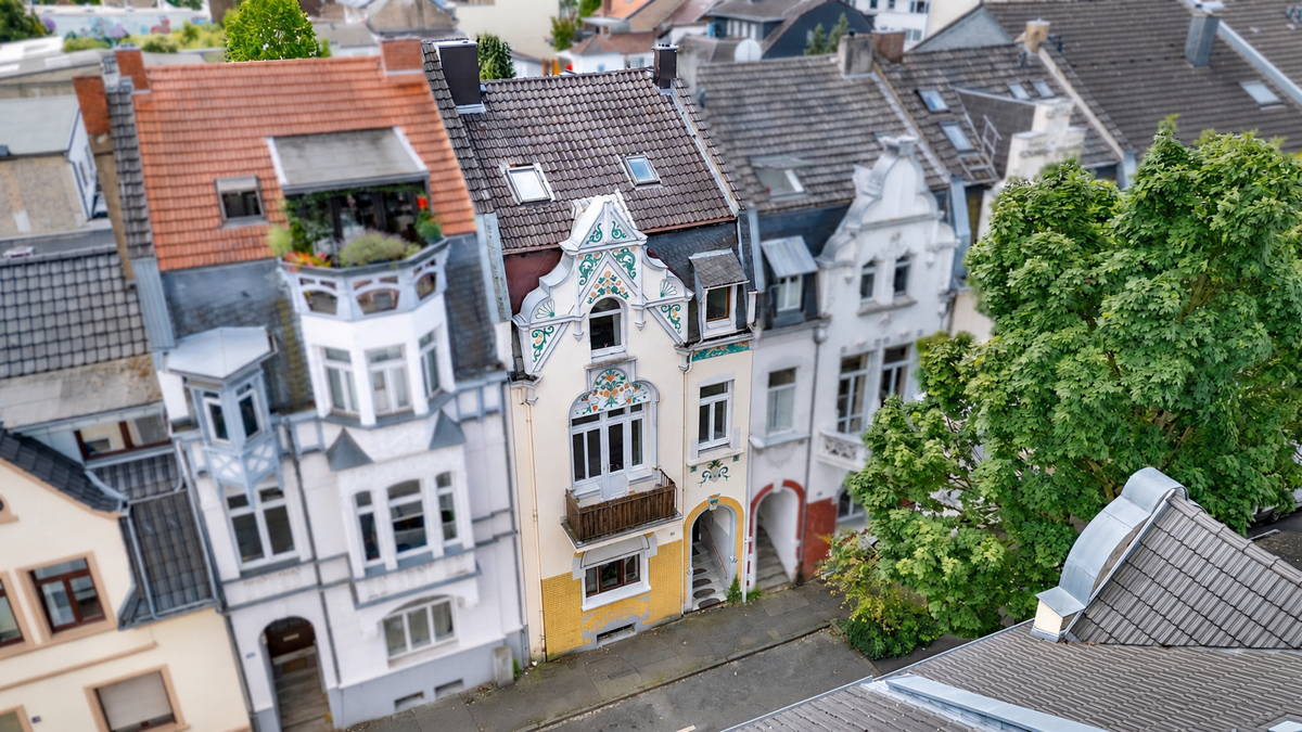 Haus in Alt-Godesberg, Bonn – Historisches Gründerzeithaus mit großzügigem Raumangebot und Blick auf die Godesburg